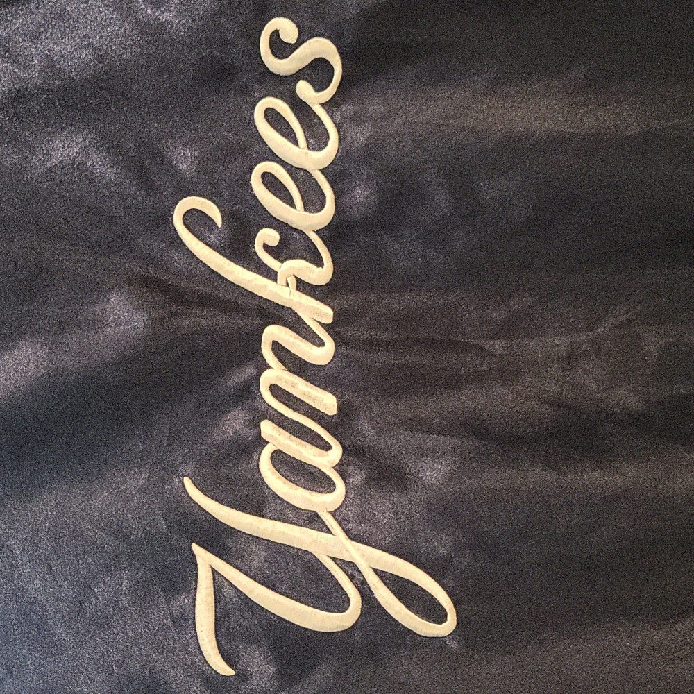 VINTAGE NAVY BLUE SATIN NEW YORK YANKEES REVERSIBLE TRACK JACKET🗽 - Picture 3 of 7